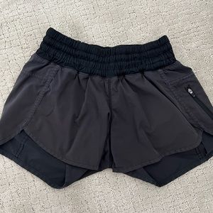 Lululemon black shorts size 6